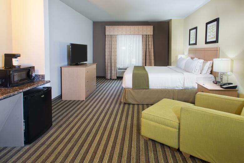 Holiday Inn Express Hotel & Suites Alvarado