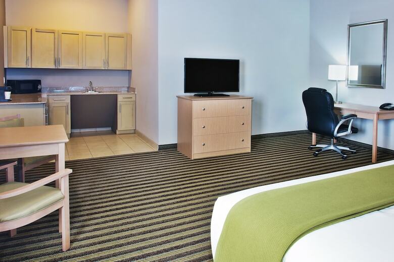 Holiday Inn Express Hotel & Suites Alvarado