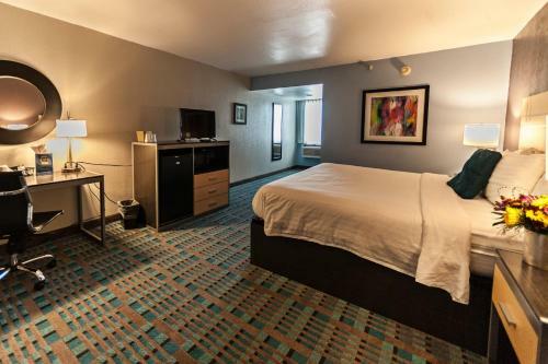 Hotel Fifth Season Inn & Suites