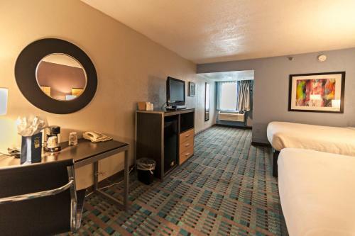 Hotel Fifth Season Inn & Suites