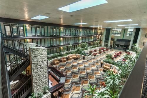 Hotel Fifth Season Inn & Suites