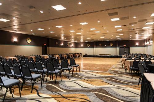 Hotel Fifth Season Inn & Suites