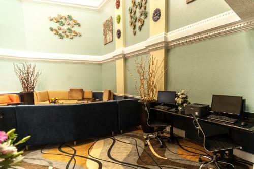 Hotel Fifth Season Inn & Suites