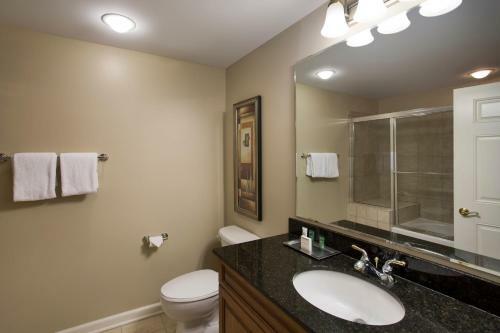 Hotel Royale Palms By Hilton