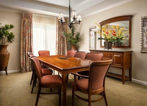 Hotel Royale Palms By Hilton