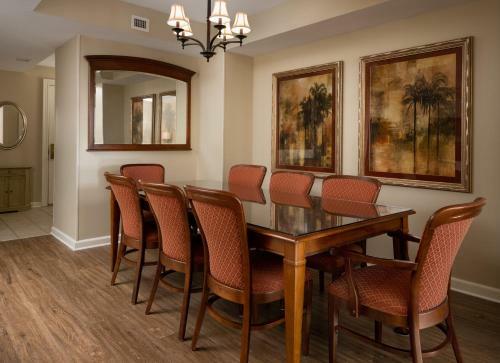 Hotel Royale Palms By Hilton