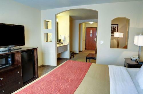 Hotel Comfort Inn And Suites Medical West
