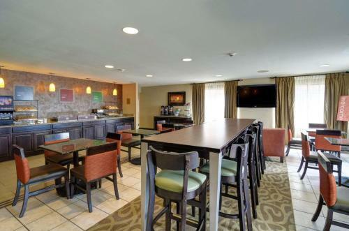 Hotel Comfort Inn And Suites Medical West