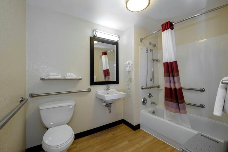 Hotel Red Roof Plus Austin South