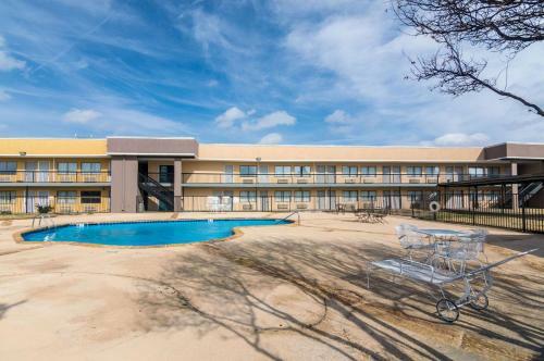 Motel Rodeway Inn Arlington