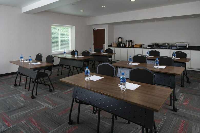 Holiday Inn Express Hotel & Suites Arlington/six Flags Area