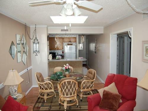 Apartamento Pelican's Landing 404 Condo