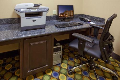 Holiday Inn Express Hotel & Suites Austin South - Buda
