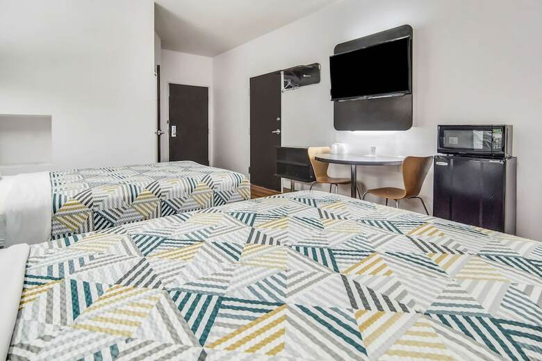 Motel 6 Cleburne