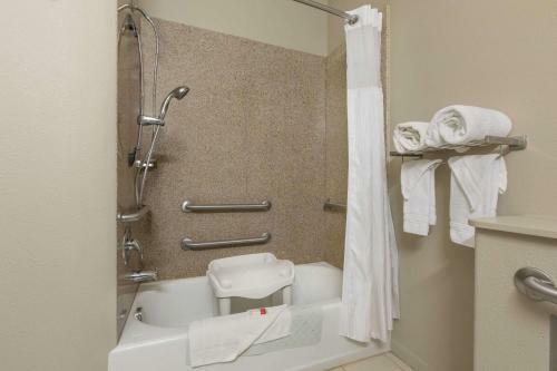 Hotel Baymont By Wyndham Columbus