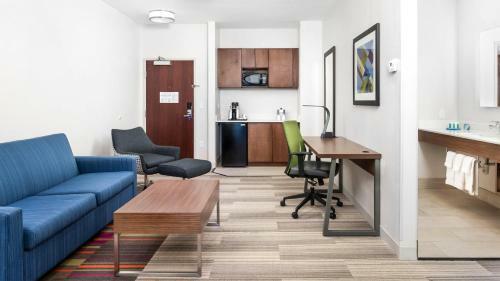 Holiday Inn Express Hotel And Suites Conroe