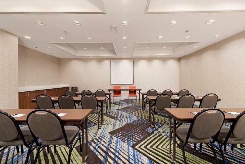 Holiday Inn Express Hotel And Suites Conroe