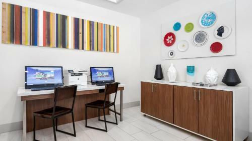 Holiday Inn Express Hotel And Suites Conroe