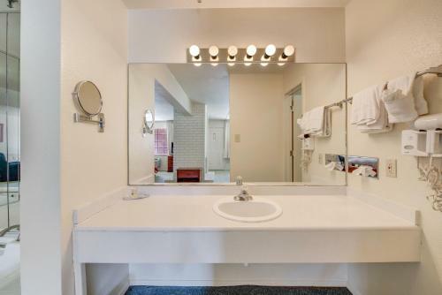 Motel Executive Inn And Suites College Station