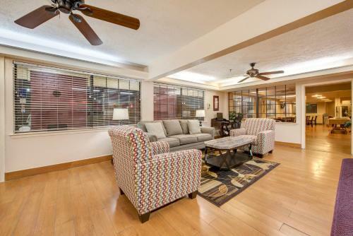 Motel Executive Inn And Suites College Station