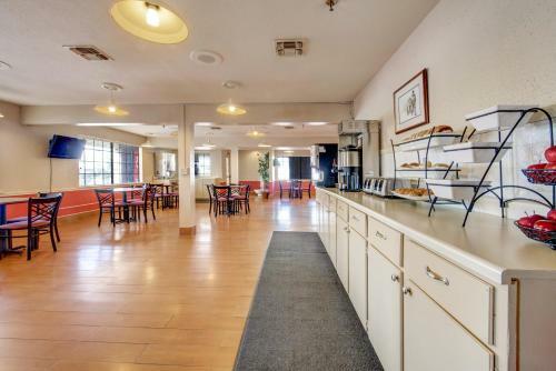 Motel Executive Inn And Suites College Station