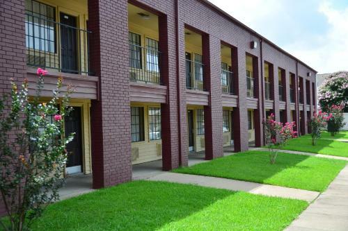 Motel Executive Inn And Suites College Station