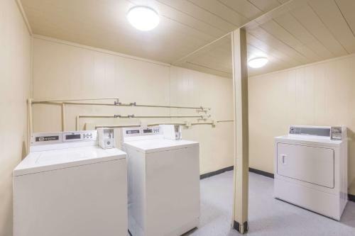 Motel Executive Inn And Suites College Station