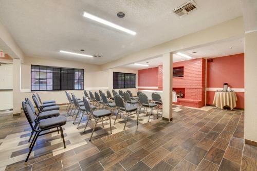 Motel Executive Inn And Suites College Station