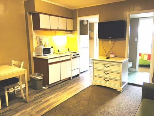 Polynesian Oceanfront Motel