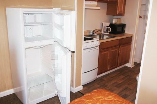 Polynesian Oceanfront Motel