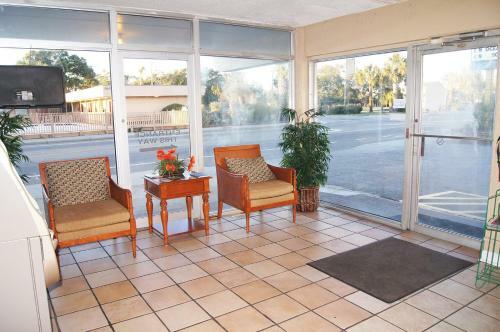 Polynesian Oceanfront Motel