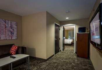Holiday Inn Hotel & Suites Denton University Area