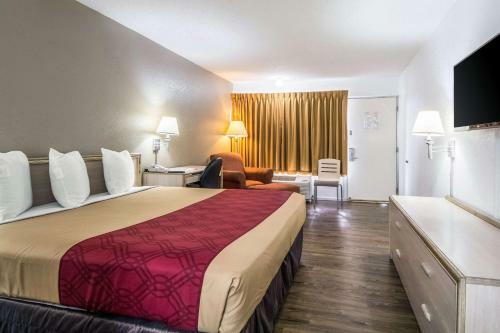Motel Econo Lodge Airport I-35 North