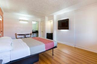 Motel 6 Dallas Market Center