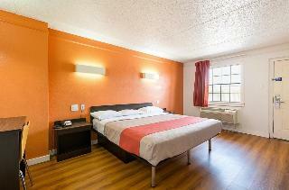 Motel 6 Dallas Market Center