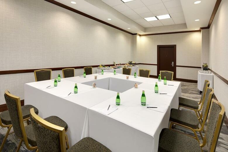 Hotel Embassy Suites Dallas - Park Central Area