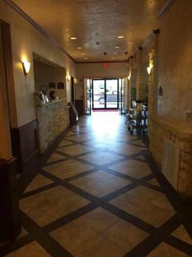 Fredericksburg Hill Country Hotel