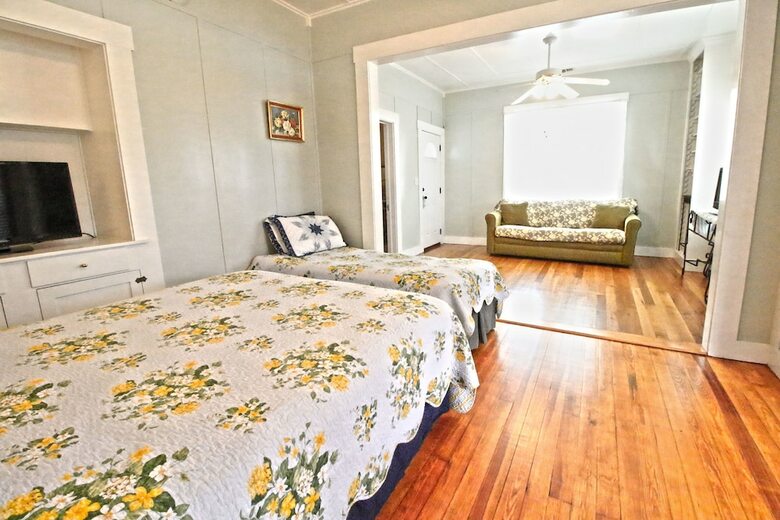 Hotel Peach Tree Inn & Suites