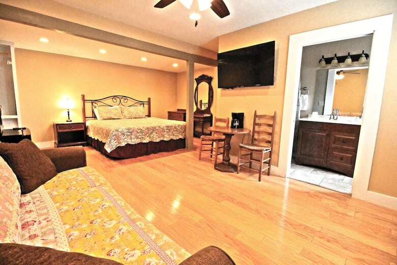 Hotel Peach Tree Inn & Suites