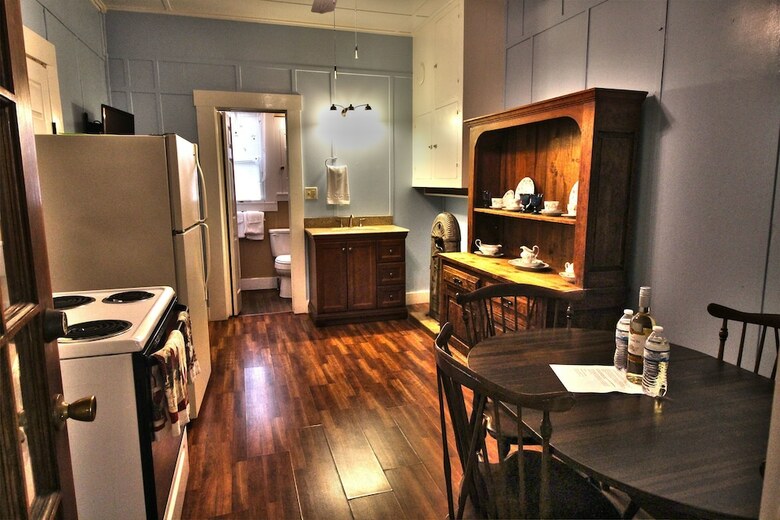 Hotel Peach Tree Inn & Suites