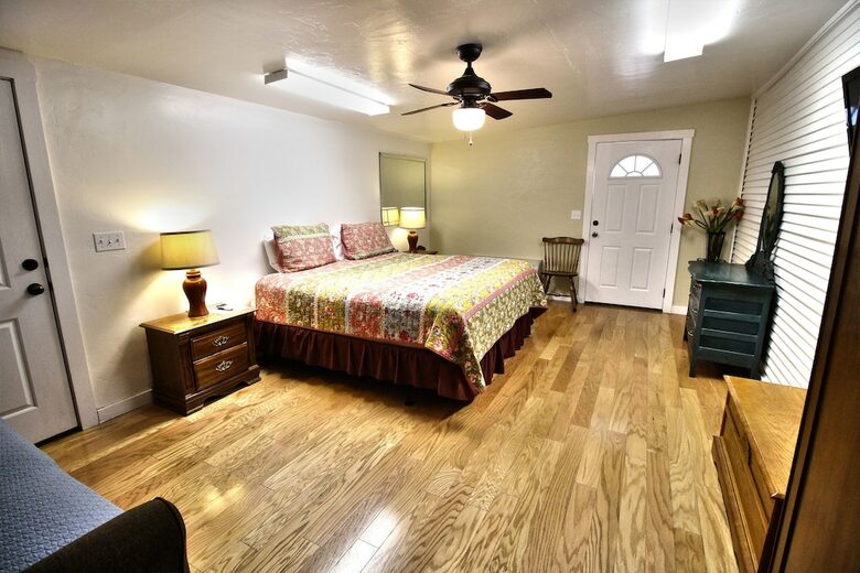 Hotel Peach Tree Inn & Suites