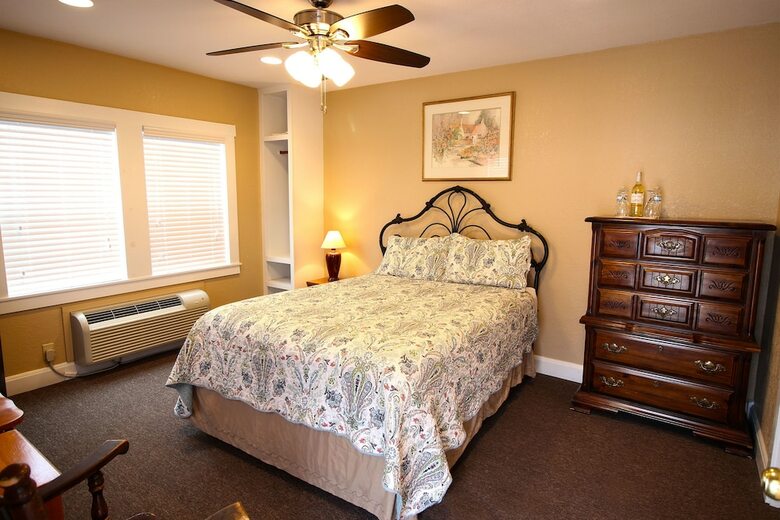 Hotel Peach Tree Inn & Suites