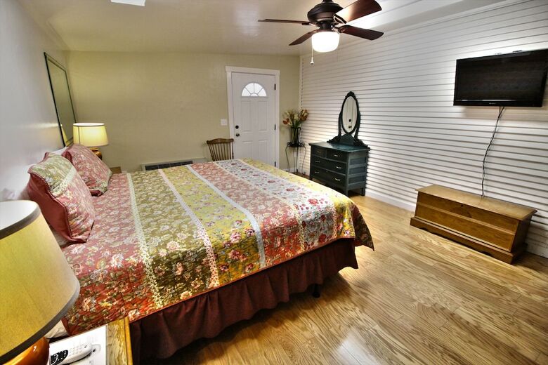 Hotel Peach Tree Inn & Suites