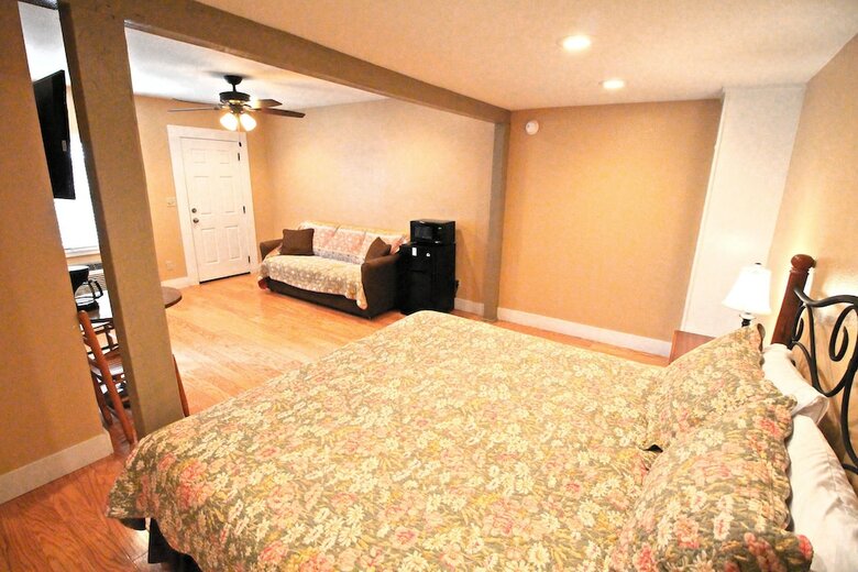 Hotel Peach Tree Inn & Suites