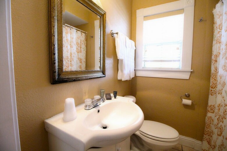 Hotel Peach Tree Inn & Suites