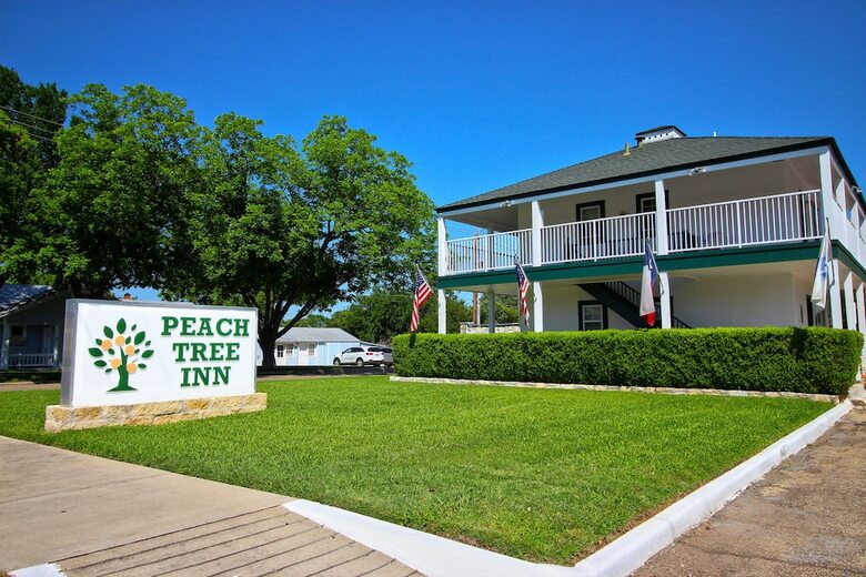 Hotel Peach Tree Inn & Suites
