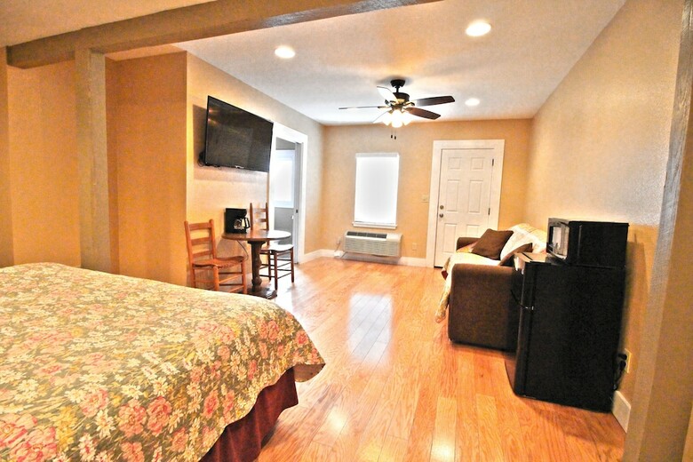 Hotel Peach Tree Inn & Suites