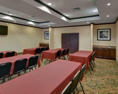 Hotel Comfort Suites Fort Worth South