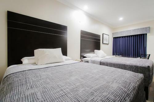 Hotel Scottish Inn & Suites Willowbrook