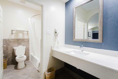 Hotel Scottish Inn & Suites Willowbrook